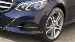 Mercedes E 400 (W212) kombi Facelifting - lewy przedni reflektor - wyłączony