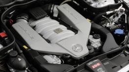 Mercedes Klasa E 63AMG - silnik