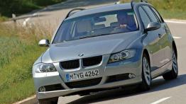 Nowy Ford Focus kombi vs używane BMW serii 3 Touring