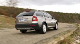 Skoda Octavia II Scout Facelifting - widok z tyłu
