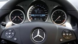 Mercedes Klasa C Kombi 63AMG - deska rozdzielcza