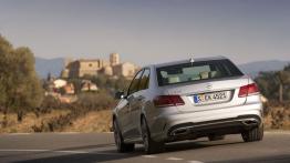 Mercedes E 500 (W212) sedan Facelifting - widok z tyłu