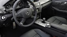Mercedes Klasa E 63AMG - pełny panel przedni