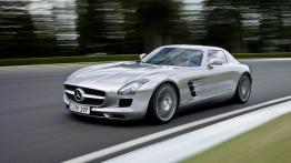 Mercedes SLS AMG - widok z przodu