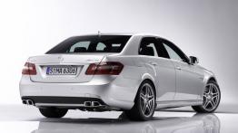 Mercedes Klasa E 63AMG - widok z tyłu