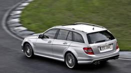 Mercedes Klasa C Kombi 63AMG - widok z tyłu