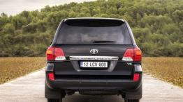 Toyota Land Cruiser V8 Facelifting - widok z tyłu