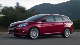 Nowy Ford Focus kombi vs używane BMW serii 3 Touring