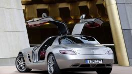 Mercedes SLS AMG - widok z tyłu
