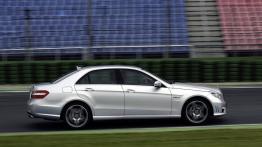 Mercedes Klasa E 63AMG - prawy bok