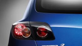 Mazda 3 Facelift - lewy tylny reflektor - włączony