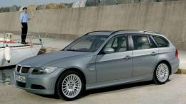 Nowy Ford Focus kombi vs używane BMW serii 3 Touring
