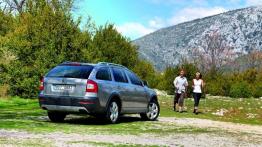Skoda Octavia II Scout Facelifting - widok z tyłu