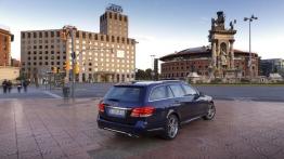 Mercedes E 400 (W212) kombi Facelifting - widok z tyłu