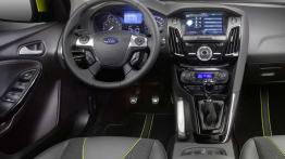 Nowy Ford Focus kombi vs używane BMW serii 3 Touring