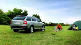 Skoda Octavia II Scout Facelifting - widok z tyłu