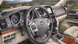 Toyota Land Cruiser V8 Facelifting - pełny panel przedni