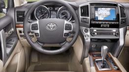 Toyota Land Cruiser V8 Facelifting - kokpit