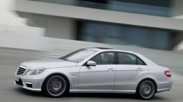 Mercedes Klasa E 63AMG - lewy bok