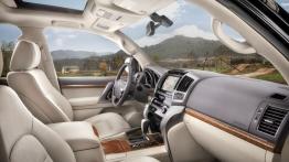 Toyota Land Cruiser V8 Facelifting - widok ogólny wnętrza z przodu