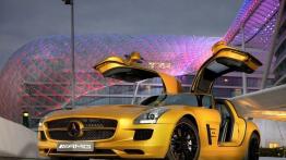 Mercedes SLS AMG - widok z przodu