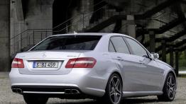 Mercedes Klasa E 63AMG - widok z tyłu