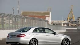 Mercedes Klasa E 63AMG - widok z tyłu