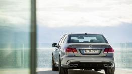 Mercedes E 63 AMG (W212) sedan Facelifting - widok z tyłu