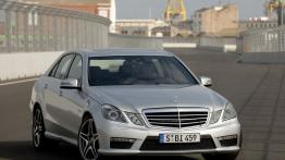 Mercedes Klasa E 63AMG - widok z przodu