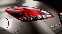 Nissan Murano II Facelifting - lewy tylny reflektor - wyłączony