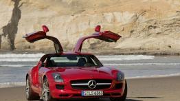 Mercedes SLS AMG - widok z przodu