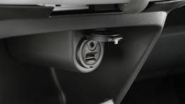 Citroen C1 Facelifting - konsola środkowa