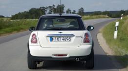 Mini Cooper II D Facelifting - widok z tyłu