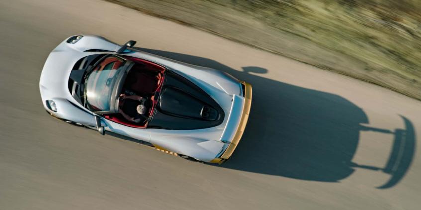Aston Martin pokazał kabriolet o mocy ponad 1000 KM. Rozpędza się do 349 km/h