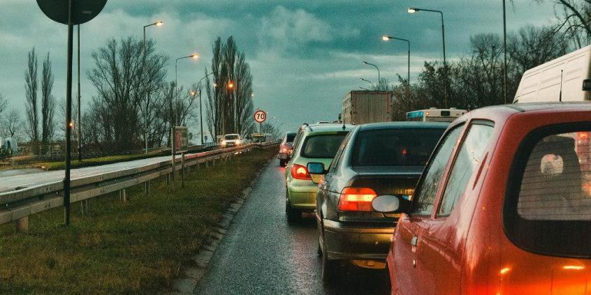 Jeszcze w tym roku korytarz życia i jazda na suwak będą obowiązkowe