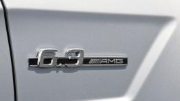 Mercedes Klasa E 63 AMG Kombi - emblemat boczny