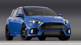 Ford Focus III RS (2016) - wersja amerykańska - przód - reflektory włączone