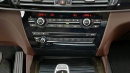 BMW X5 III (2014) xDrive50i - wersja amerykańska - konsola środkowa