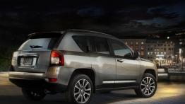 Jeep Compass 2014 - wersja europejska - prawy bok