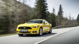 Ford Mustang VI Coupe EcoBoost (2015) - wersja europejska - widok z przodu