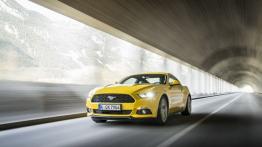 Ford Mustang VI Coupe EcoBoost (2015) - wersja europejska - widok z przodu