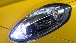 Alfa Romeo 4C Spider (2016) - wersja amerykańska - lewy przedni reflektor - włączony