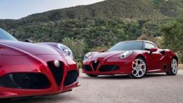 Alfa Romeo 4C Spider Rosso (2016) - wersja amerykańska - przód - inne ujęcie