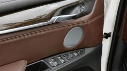 BMW X5 III (2014) xDrive50i - wersja amerykańska - drzwi kierowcy od wewnątrz