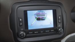 Jeep Renegade Limited (2015) - wersja europejska - ekran systemu multimedialnego
