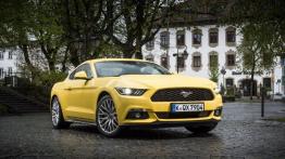 Ford Mustang VI Coupe EcoBoost (2015) - wersja europejska - widok z przodu