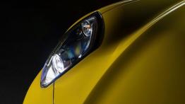 Alfa Romeo 4C Spider (2016) - wersja amerykańska - prawy przedni reflektor - włączony