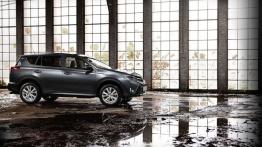 Toyota RAV4 IV - wersja europejska - prawy bok