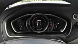 Volvo V40 – koniec z linijką