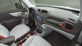 Jeep Renegade Limited (2015) - wersja europejska - widok ogólny wnętrza z przodu